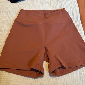 Buff bunny legacy shorts size small in Brady brown